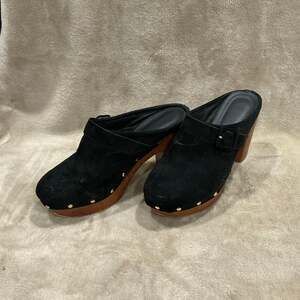 Chase and Chloe Black Suede Buckle Platform Wood Clogs SIZE 7.5